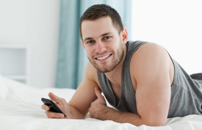 如何给刚认识的女生发短信