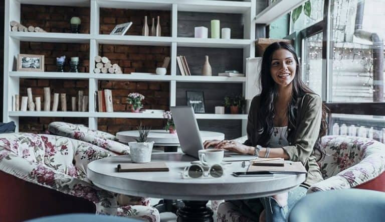 如何穿着打扮才能吸引女生，赢得她的青睐