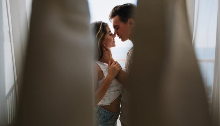 20种方法制造与女孩的性张力，让她对你欲罢不能