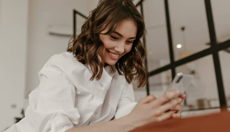 55个必知技巧，让女生喜欢你再约她 + 发送短信的实用建议！