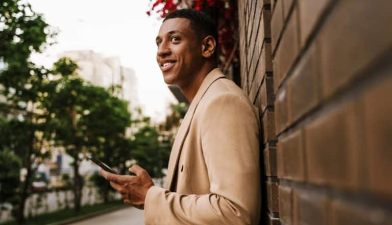 男士网络约会31条实用技巧：从被忽视到约会达人！